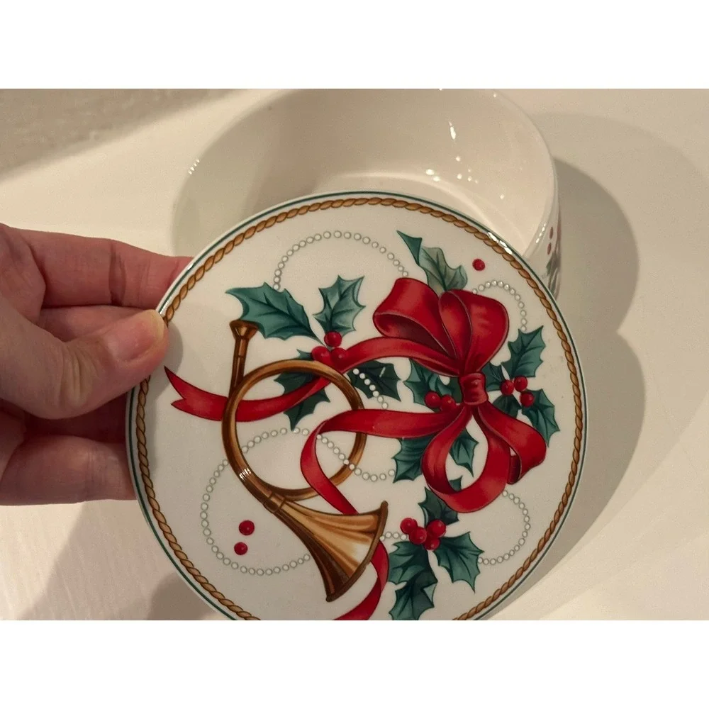 Mikasa Christmas Trinket Box Round Holiday Holly‎ Berry Gold Horn Red Bow Lid